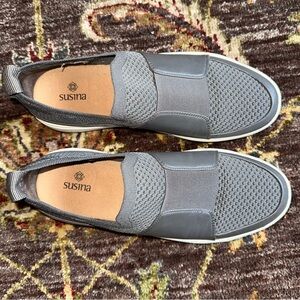 Susina “Edina” Slip On Sneakers 8.5